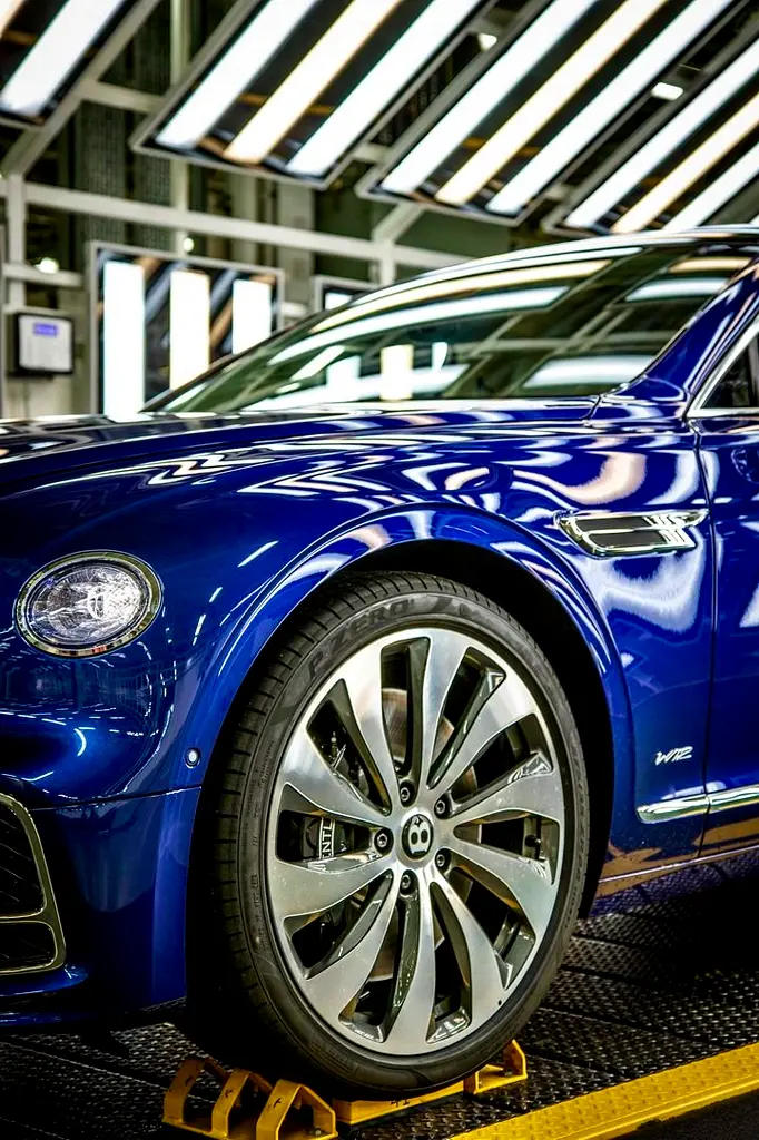 ALHABTOOR WARRANTY + Service Contract / Special Order W12 Mulliner Edition Top Option - Image 4