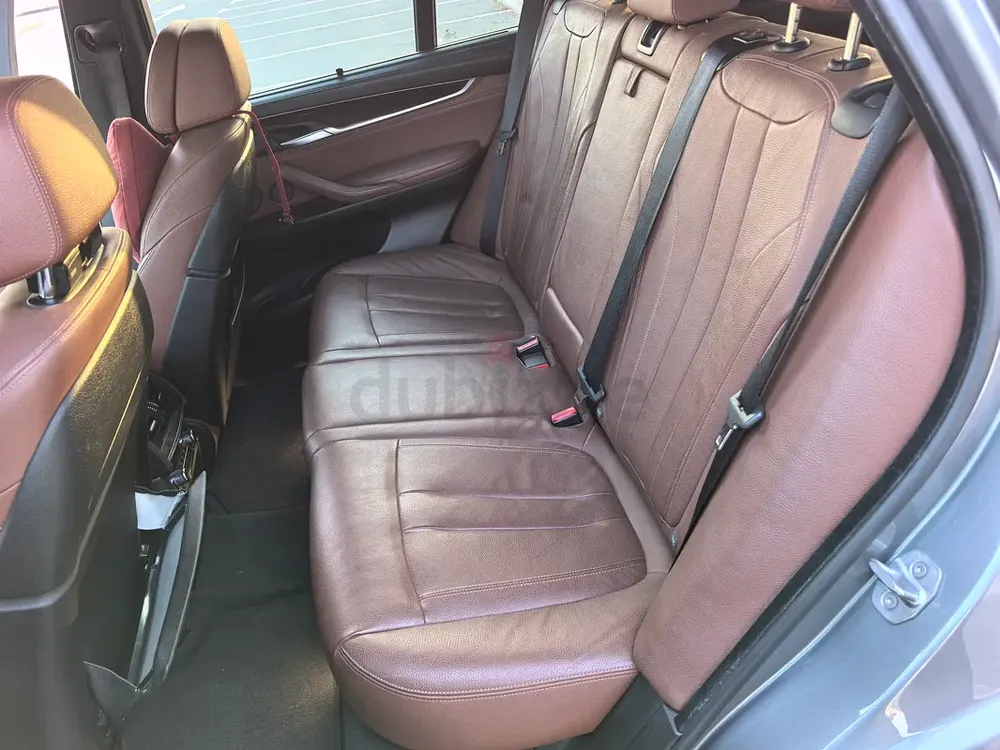 BMW X5, GCC Specs - Powerful V8 - Mint Condition - Image 8
