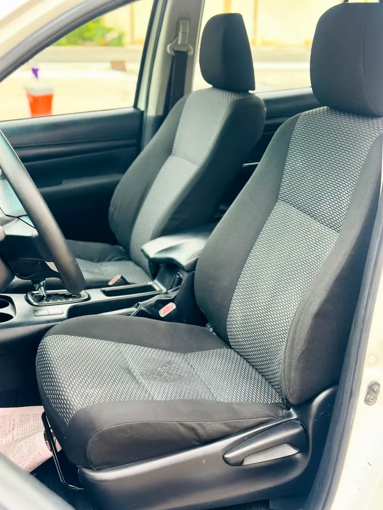 Toyota Hilux Double Cab GL 2019 - GCC Specs - Image 12