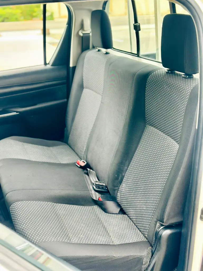 Toyota Hilux Double Cab GL 2019 - GCC Specs - Image 9