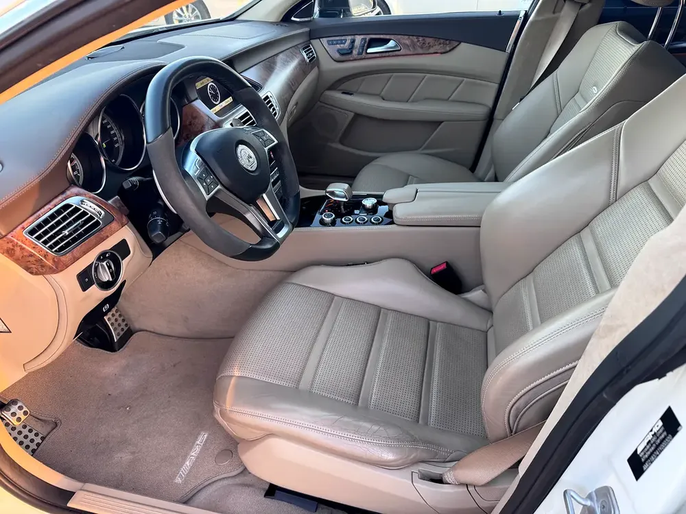MERCEDES CLS63AMG 2011 MODEL FRESH JAPAN IMPORT FULL OPTION AND IN ORIGINAL PAINT - Image 10