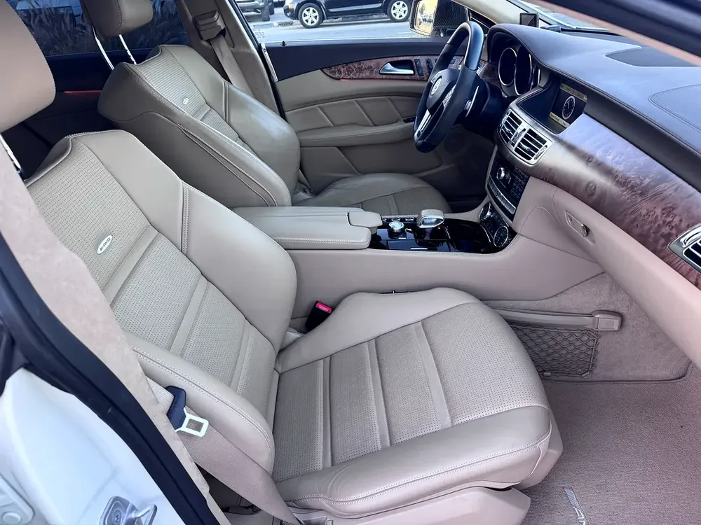 MERCEDES CLS63AMG 2011 MODEL FRESH JAPAN IMPORT FULL OPTION AND IN ORIGINAL PAINT - Image 11