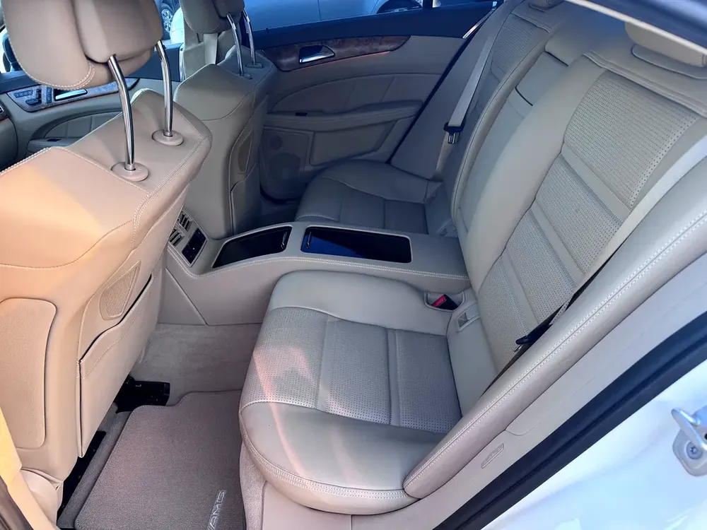 MERCEDES CLS63AMG 2011 MODEL FRESH JAPAN IMPORT FULL OPTION AND IN ORIGINAL PAINT - Image 13
