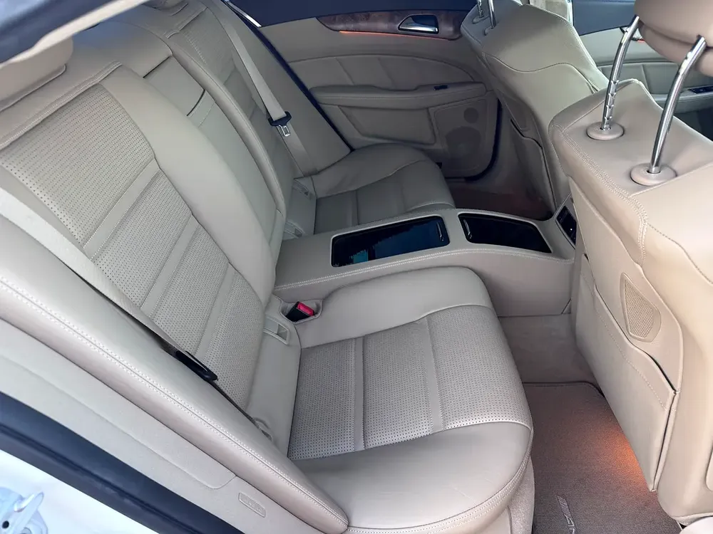 MERCEDES CLS63AMG 2011 MODEL FRESH JAPAN IMPORT FULL OPTION AND IN ORIGINAL PAINT - Image 14