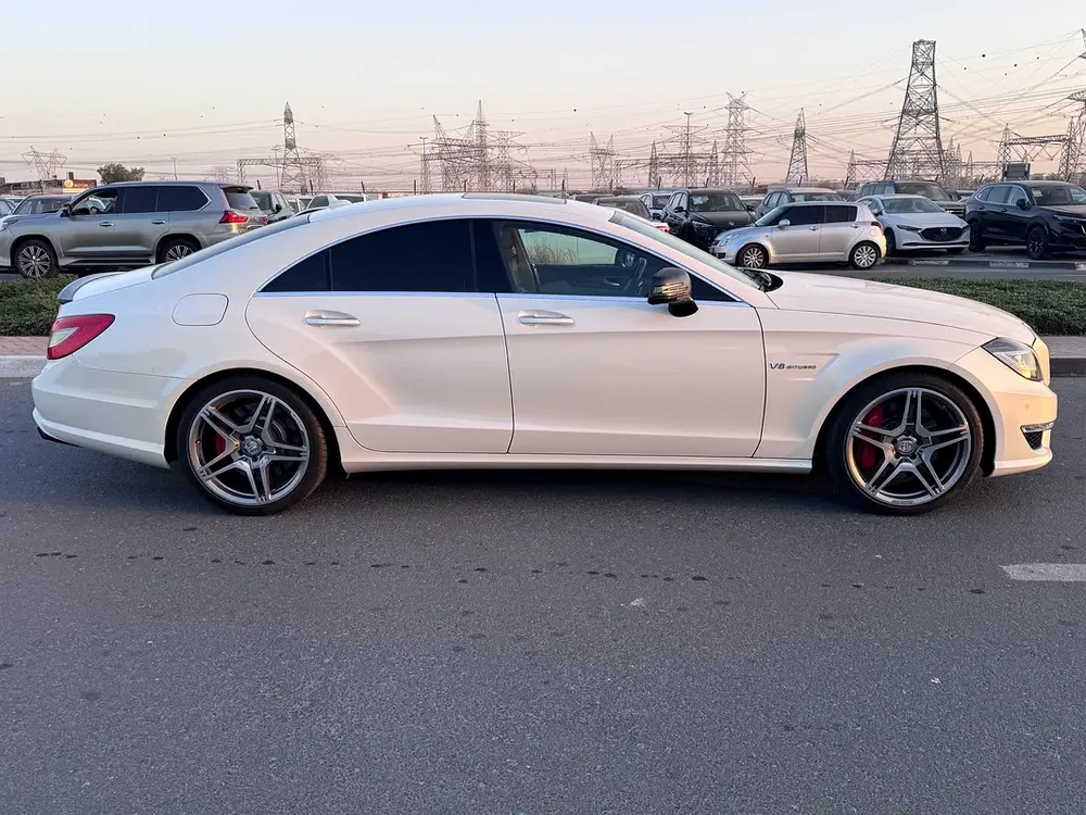 MERCEDES CLS63AMG 2011 MODEL FRESH JAPAN IMPORT FULL OPTION AND IN ORIGINAL PAINT - Image 4