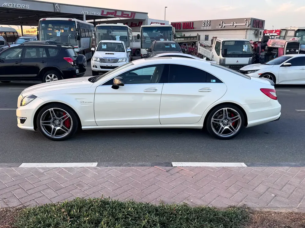 MERCEDES CLS63AMG 2011 MODEL FRESH JAPAN IMPORT FULL OPTION AND IN ORIGINAL PAINT - Image 5