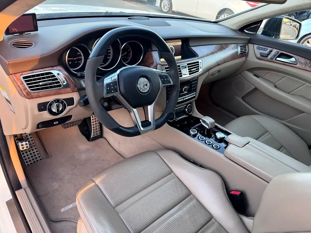 MERCEDES CLS63AMG 2011 MODEL FRESH JAPAN IMPORT FULL OPTION AND IN ORIGINAL PAINT - Image 9