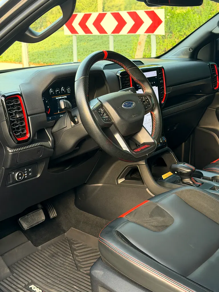 Under warranty + service Ford Ranger Raptor 2023 - GCC Specs - Image 8