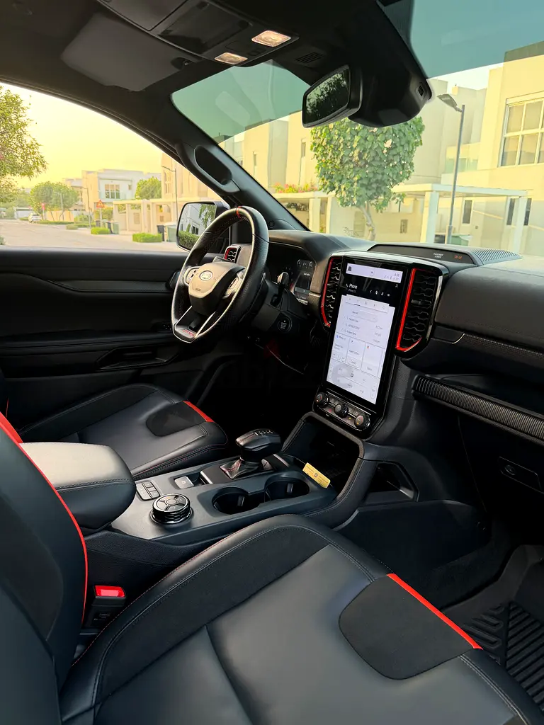Under warranty + service Ford Ranger Raptor 2023 - GCC Specs - Image 9