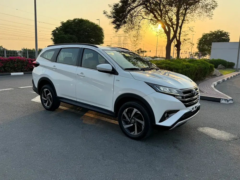 Toyota Rush 2019 EX - GCC Specs - Perfect Family Car - Image 4