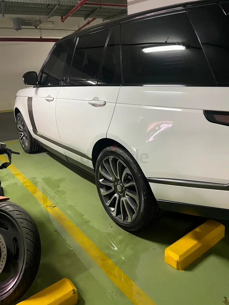 Land Rover Range Rover Autobiograp Pristine Condition - Image 11