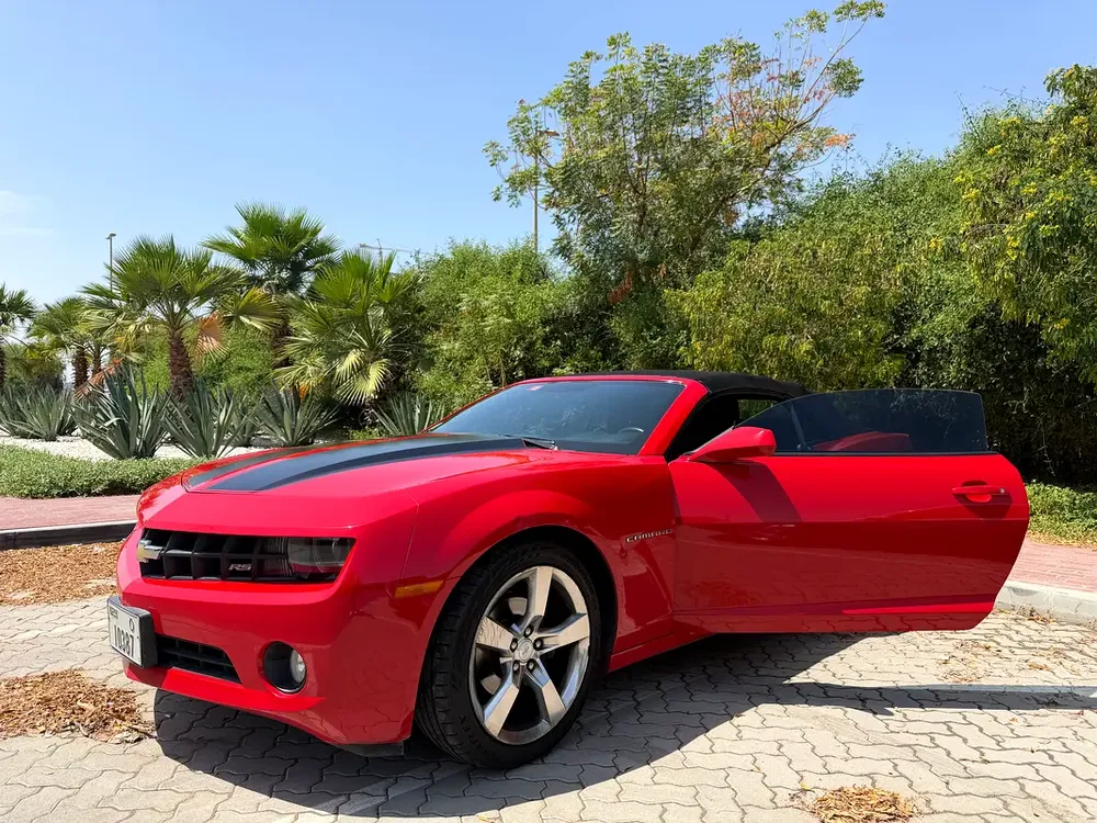 Convertible Chevrolet Camaro - Image 5