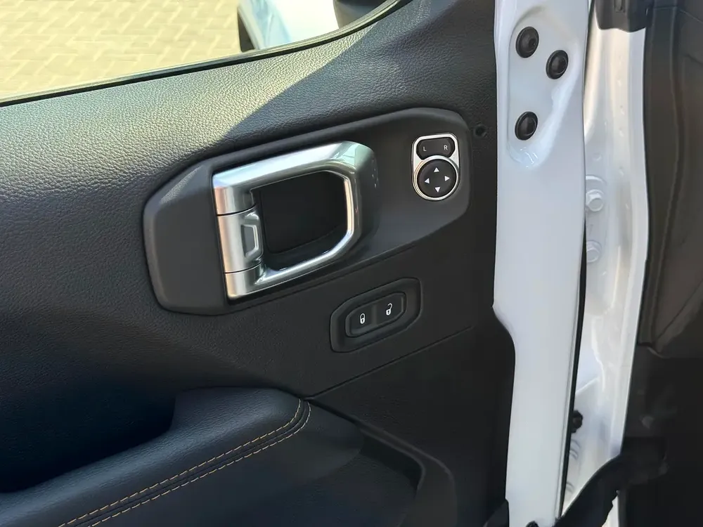 Wrangler 4XE 2.0L PHEV 4WD 2023 Export Price @ 155,500 AED - Image 9