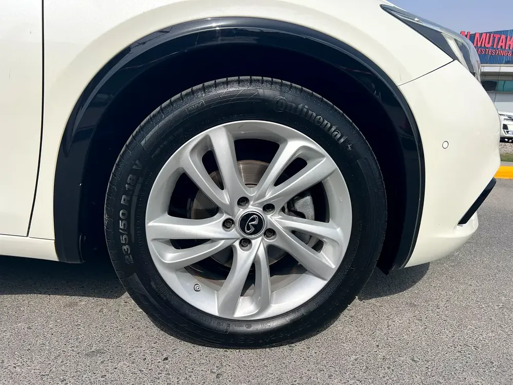 INFINITY Q30 SINGLE OWNER GCC SPECS FULL SERVICE HISTORY AVAILABLE ORGINAL PAINT - Image 20