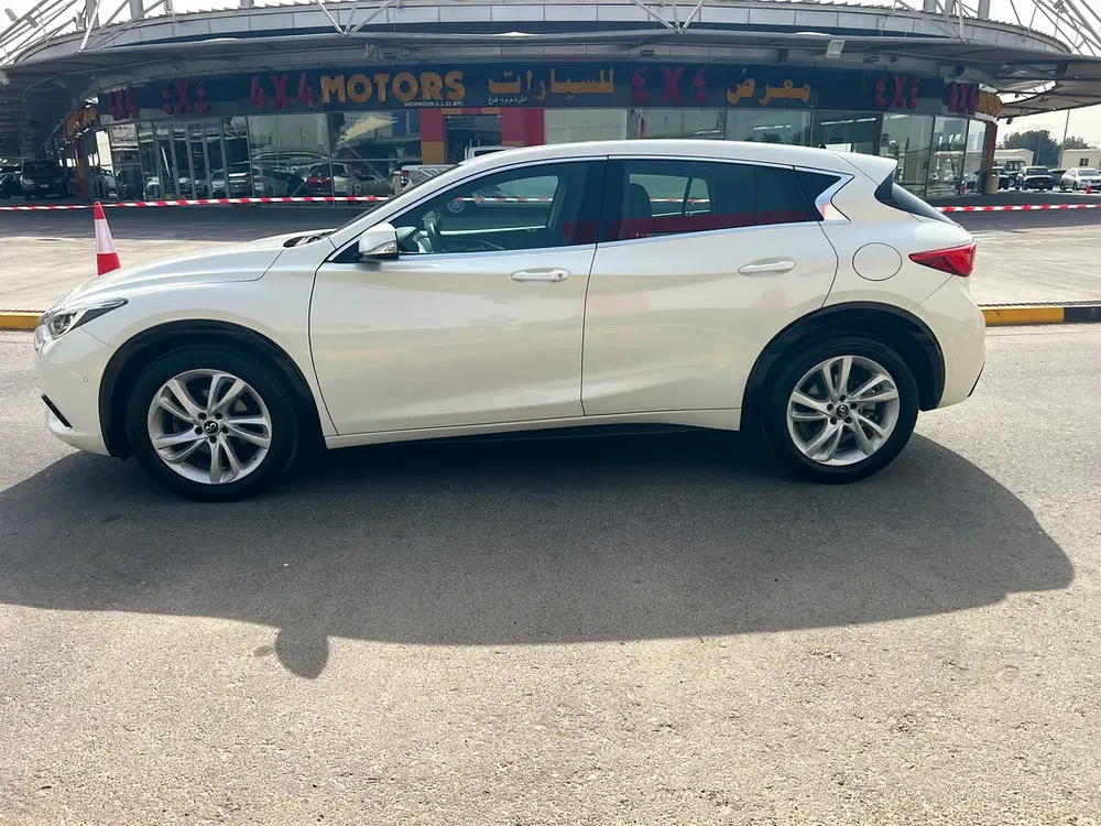 INFINITY Q30 SINGLE OWNER GCC SPECS FULL SERVICE HISTORY AVAILABLE ORGINAL PAINT - Image 4
