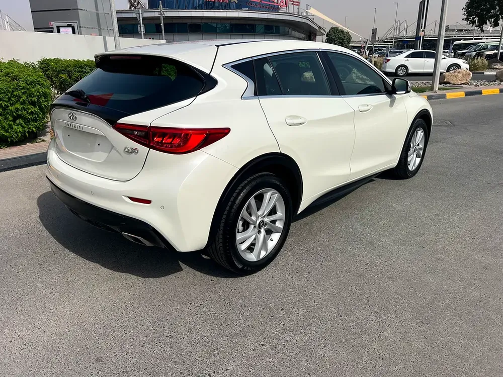 INFINITY Q30 SINGLE OWNER GCC SPECS FULL SERVICE HISTORY AVAILABLE ORGINAL PAINT - Image 6