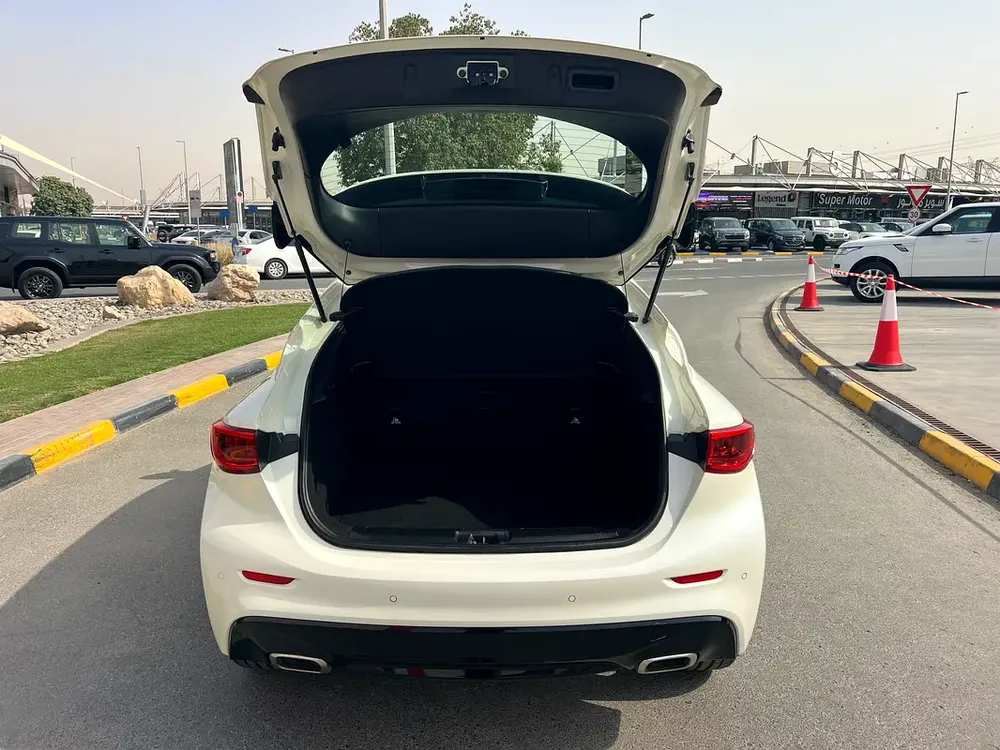 INFINITY Q30 SINGLE OWNER GCC SPECS FULL SERVICE HISTORY AVAILABLE ORGINAL PAINT - Image 9