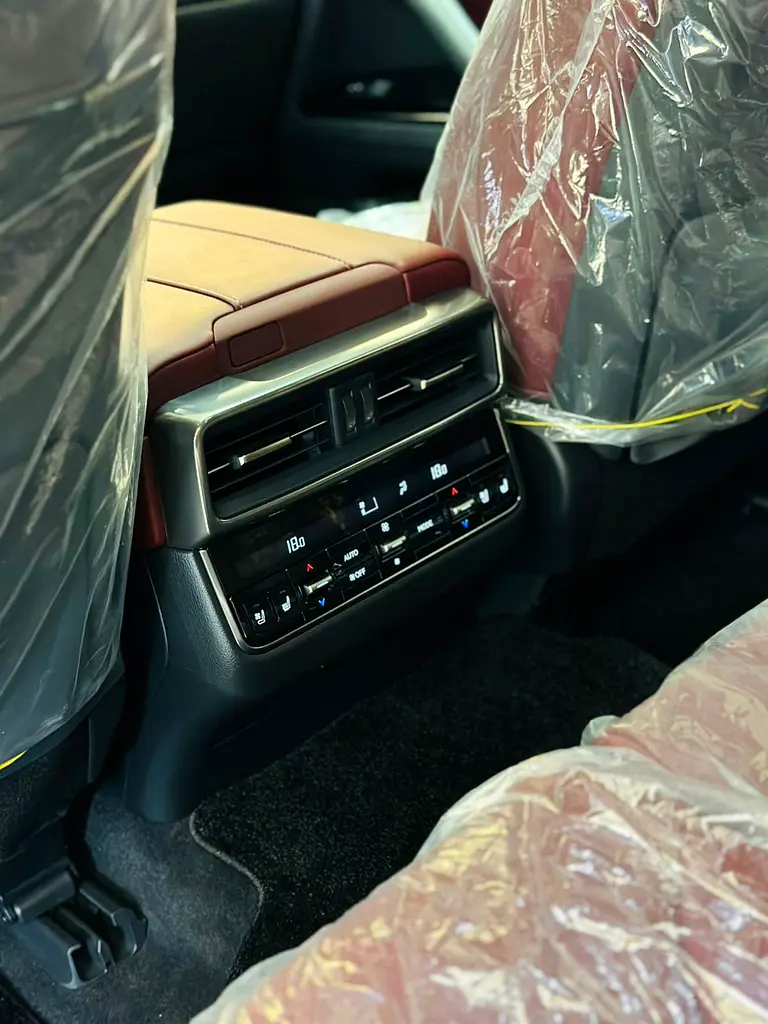 Lexus LX 600 Signature 2023 | GCC Specs | Low Mileage | Warranty - Image 15