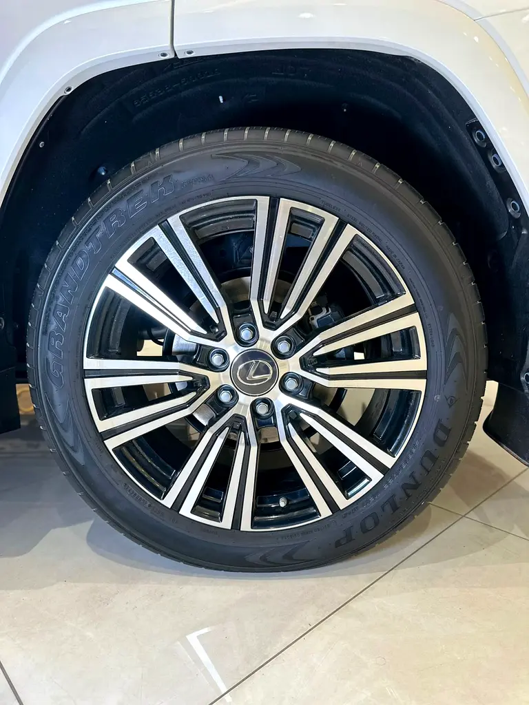 Lexus LX 600 Signature 2023 | GCC Specs | Low Mileage | Warranty - Image 20