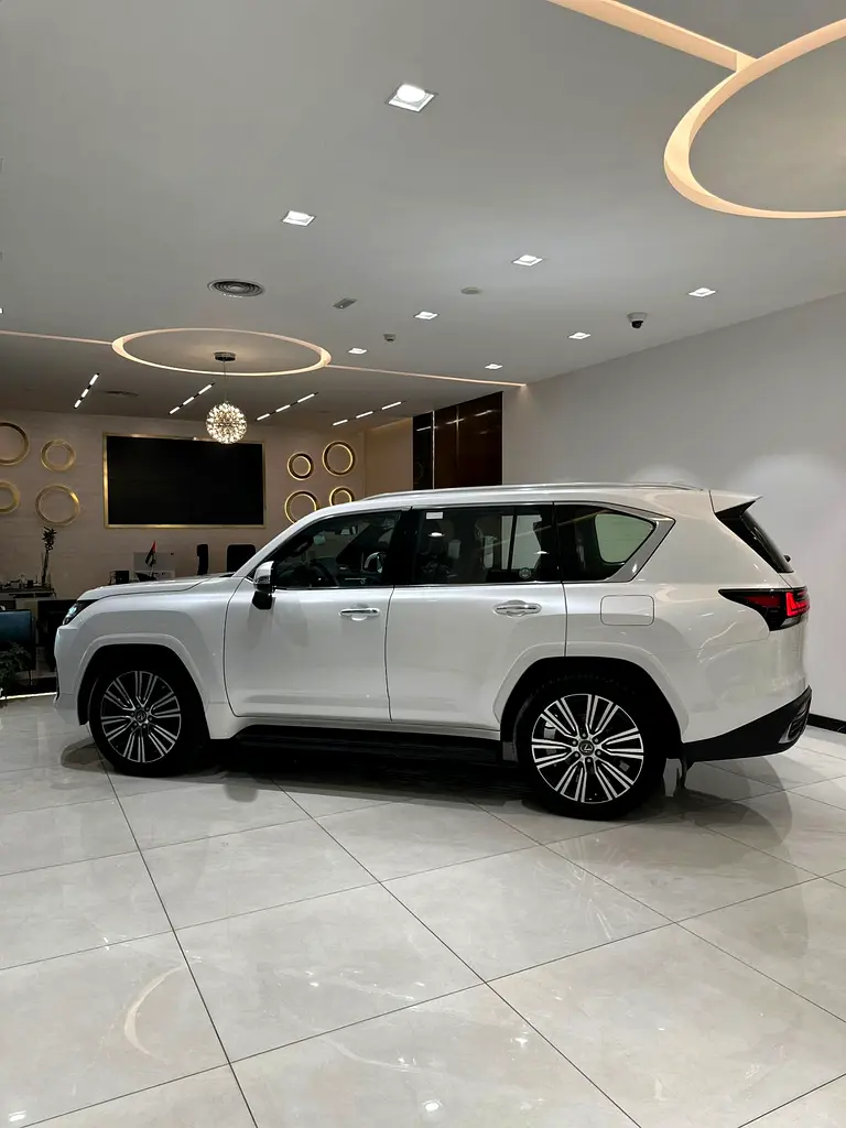 Lexus LX 600 Signature 2023 | GCC Specs | Low Mileage | Warranty - Image 5