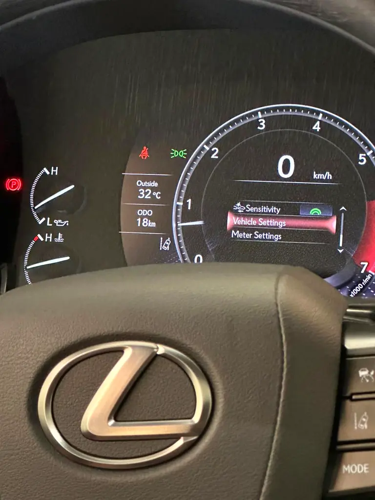 Lexus LX 600 Signature 2023 | GCC Specs | Low Mileage | Warranty - Image 8