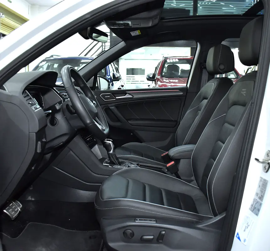 AED 2,360 EMi at 0% DP | Volkswagen Tiguan R-Line 4Motion ( 2024 Model ) in White Color GCC Specs - Image 11