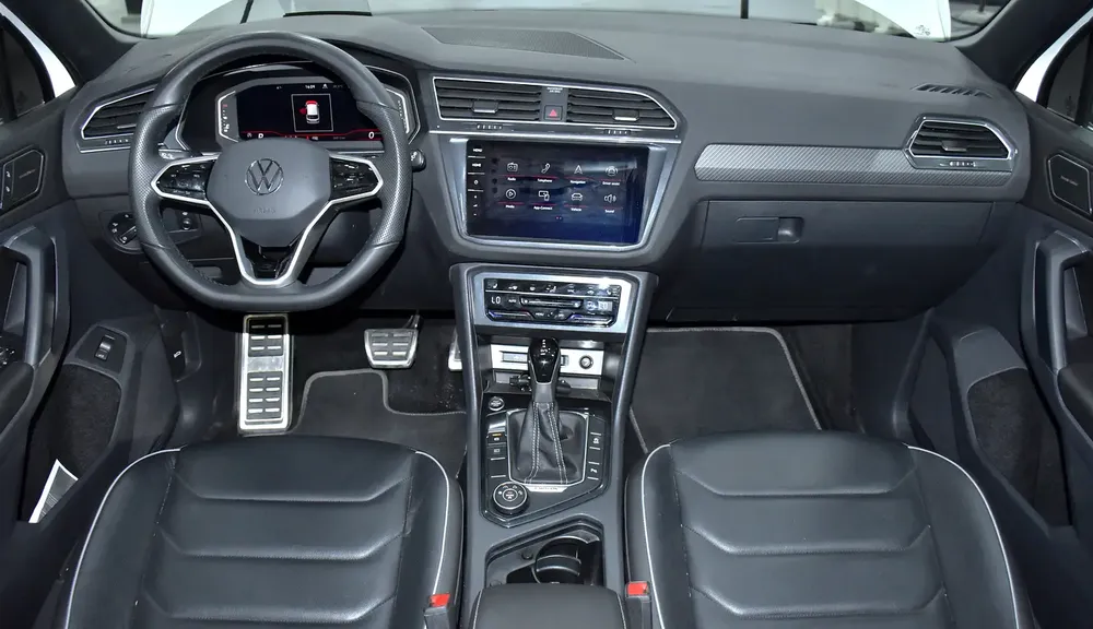 AED 2,360 EMi at 0% DP | Volkswagen Tiguan R-Line 4Motion ( 2024 Model ) in White Color GCC Specs - Image 12