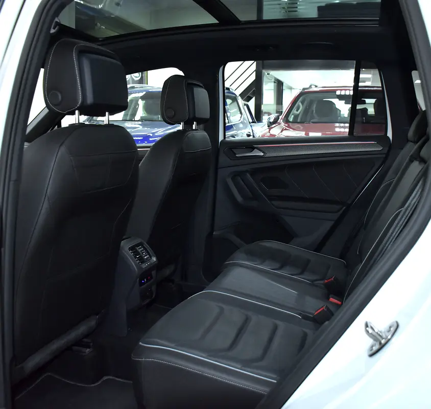 AED 2,360 EMi at 0% DP | Volkswagen Tiguan R-Line 4Motion ( 2024 Model ) in White Color GCC Specs - Image 19