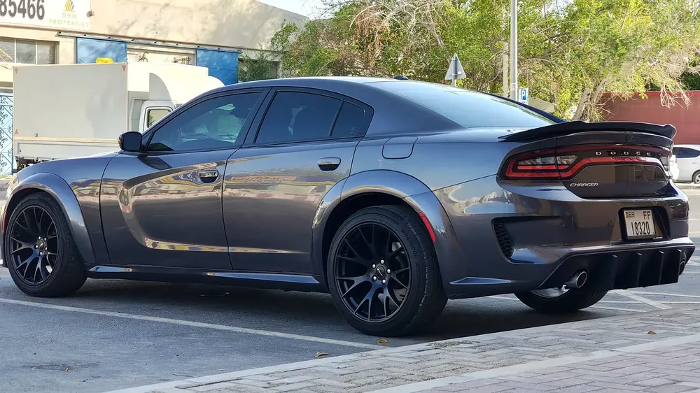 Dodge Charger SXT 2019 - Sporty Performance - Clean Condition - Image 4