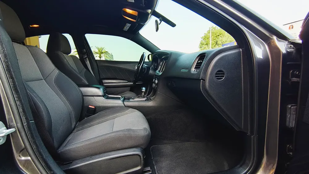 Dodge Charger SXT 2019 - Sporty Performance - Clean Condition - Image 8
