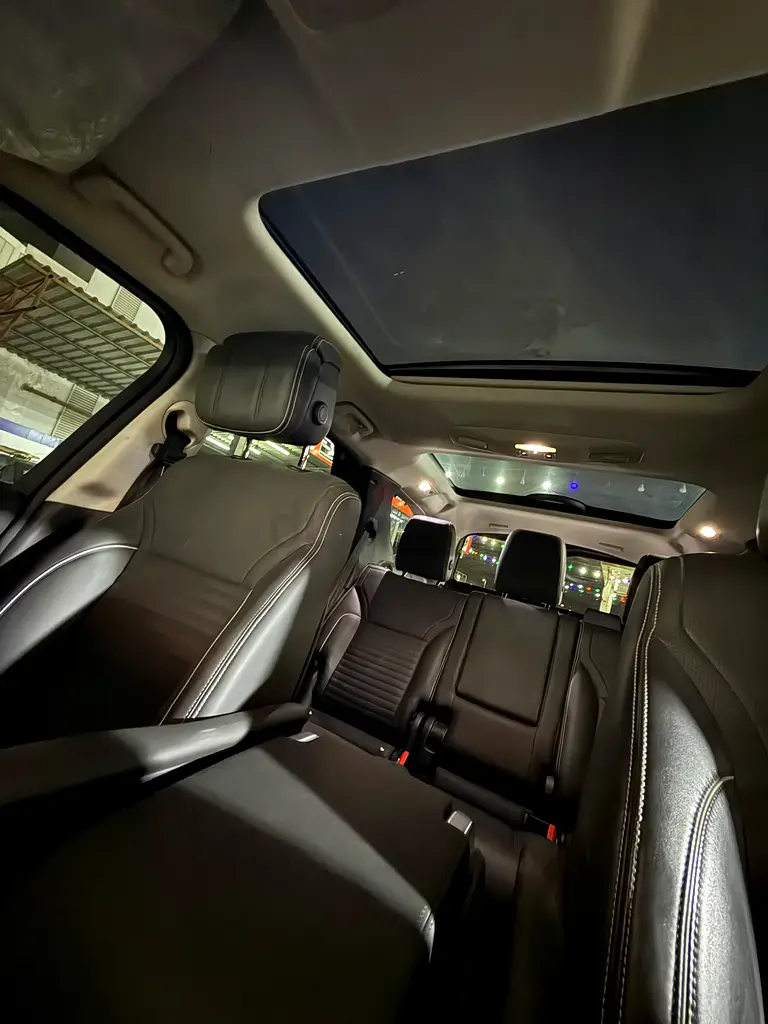 BRAND NEW Discovery 7 Seat 5k KM - Image 11