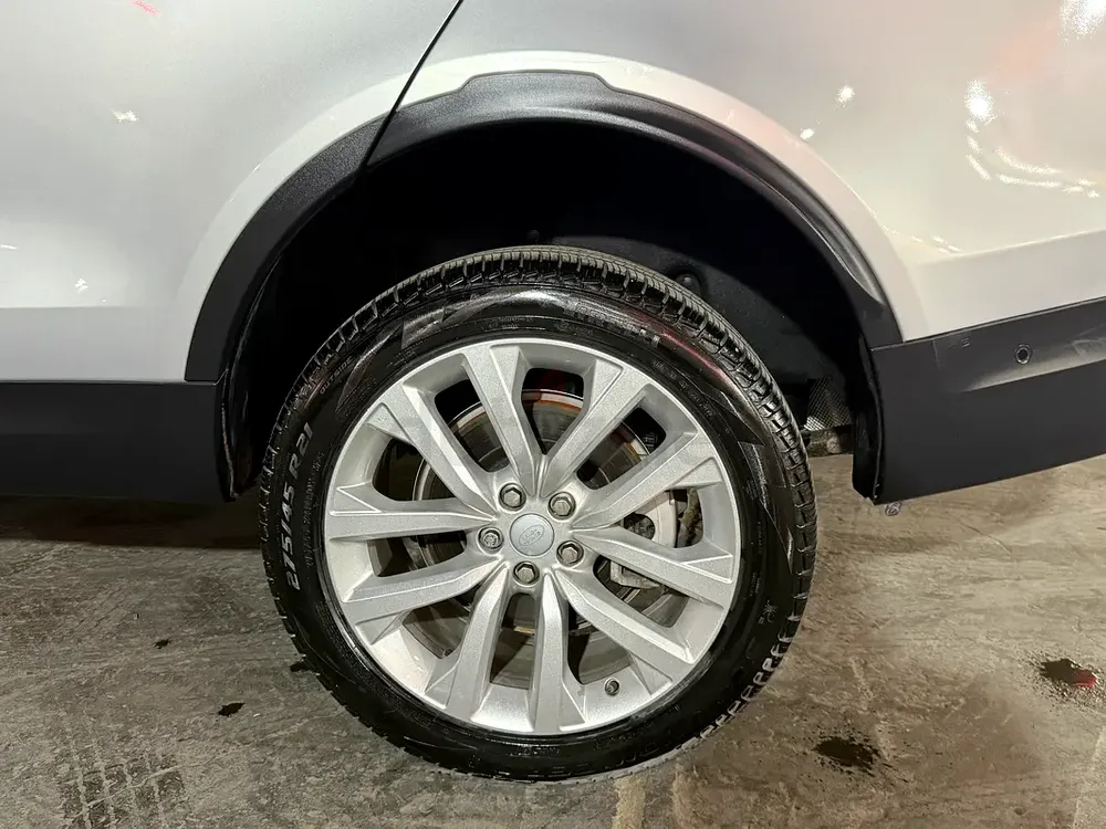 BRAND NEW Discovery 7 Seat 5k KM - Image 8