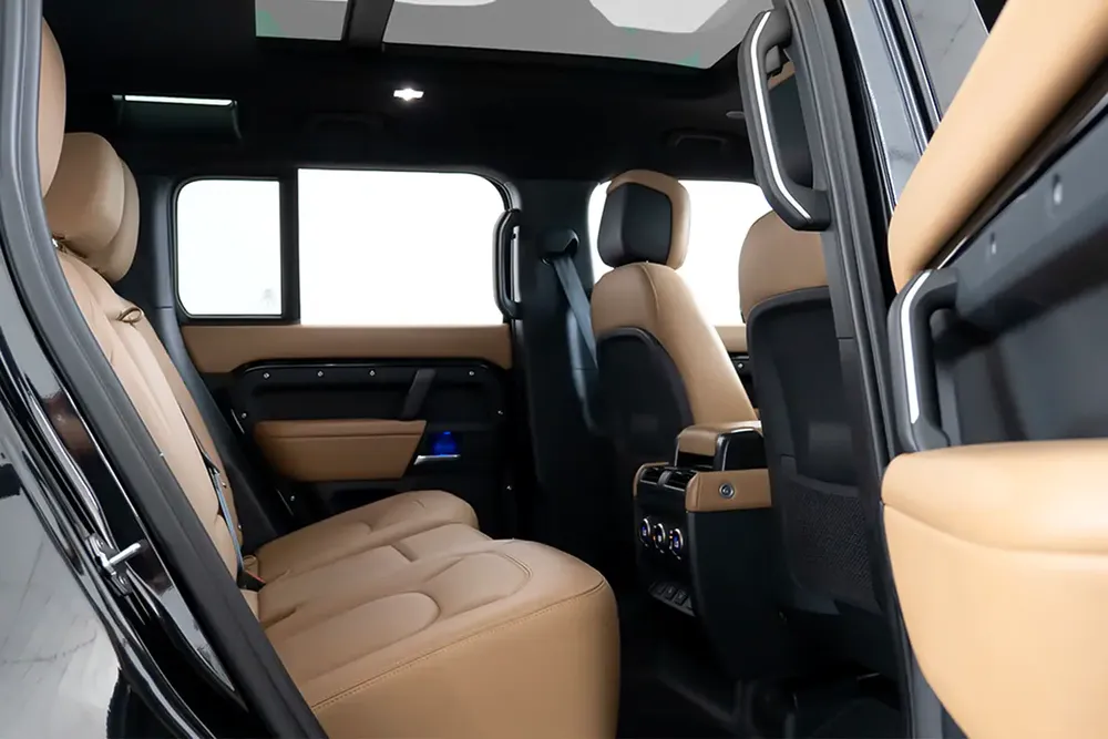 2025 Land Rover Defender 110 P400 HSE X Dynamic / Land Rover Warranty - Image 14