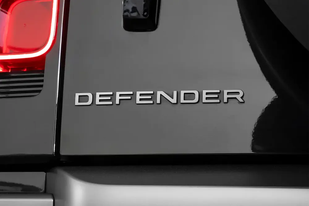 2025 Land Rover Defender 110 P400 HSE X Dynamic / Land Rover Warranty - Image 15