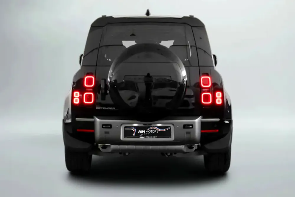 2025 Land Rover Defender 110 P400 HSE X Dynamic / Land Rover Warranty - Image 4