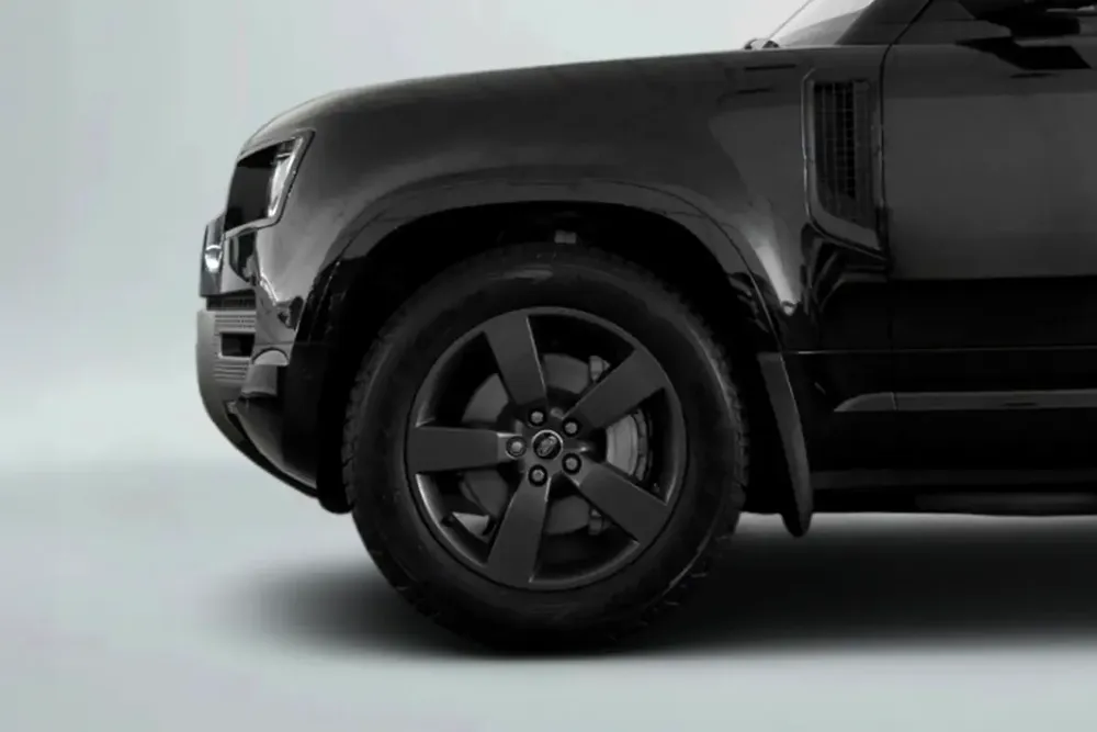 2025 Land Rover Defender 110 P400 HSE X Dynamic / Land Rover Warranty - Image 6