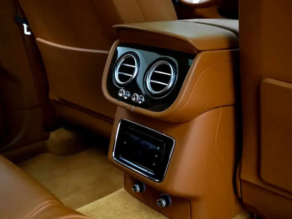 2019 | Bentley | Bentayga | GCC Spec - Image 17