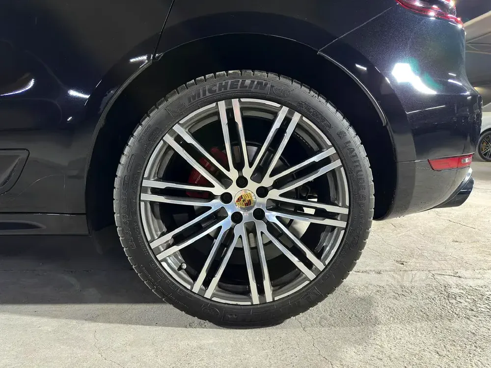 PORSCHE MACAN GTS 2017 3.0L | SPORTS CHRONO PACKAGE | SPORTS EXHAUST SYSTEM | 21-INCH ALLOY RIMS - Image 20
