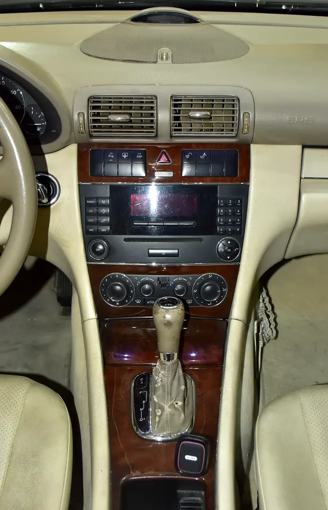 EXCELLENT DEAL for our Mercedes Benz C180 Kompressor ( 2007 Model ) in Black Color GCC Specs - Image 14