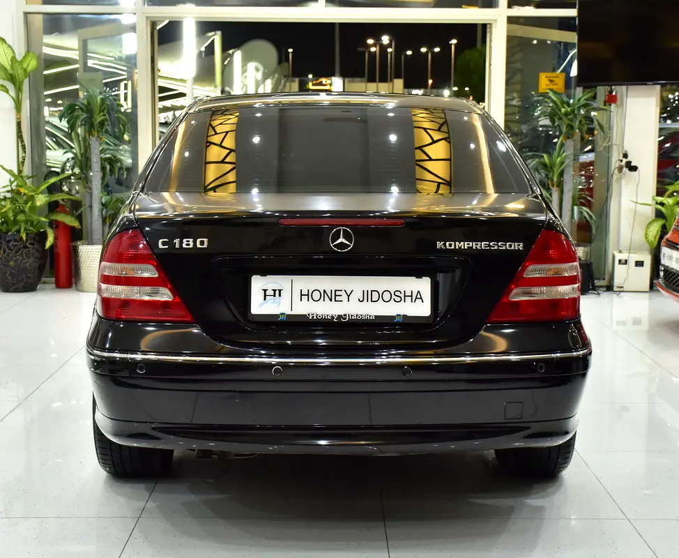 EXCELLENT DEAL for our Mercedes Benz C180 Kompressor ( 2007 Model ) in Black Color GCC Specs - Image 5