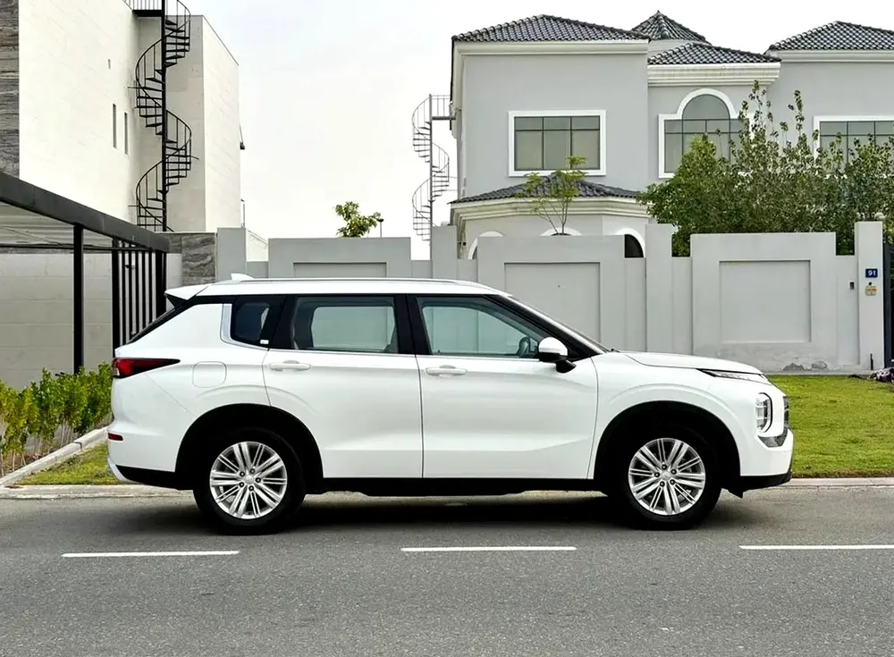 2023 Mitsubishi Outlander - GCC Specs CASH AND BANK FINANCING  ZERODOWNPAYMENT - Image 5