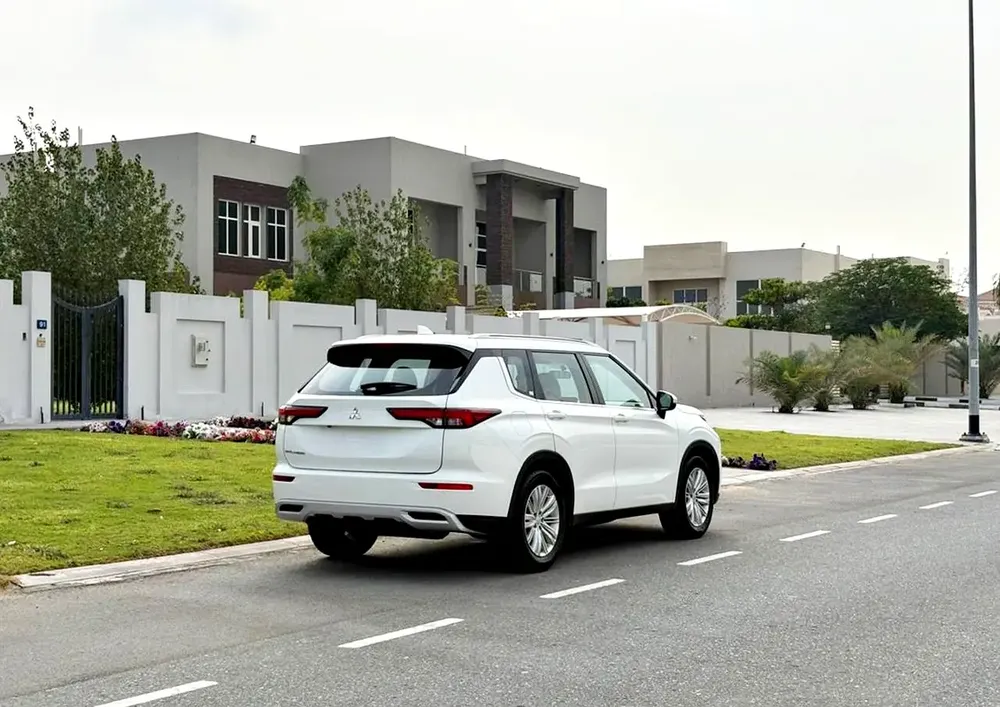 2023 Mitsubishi Outlander - GCC Specs CASH AND BANK FINANCING  ZERODOWNPAYMENT - Image 6