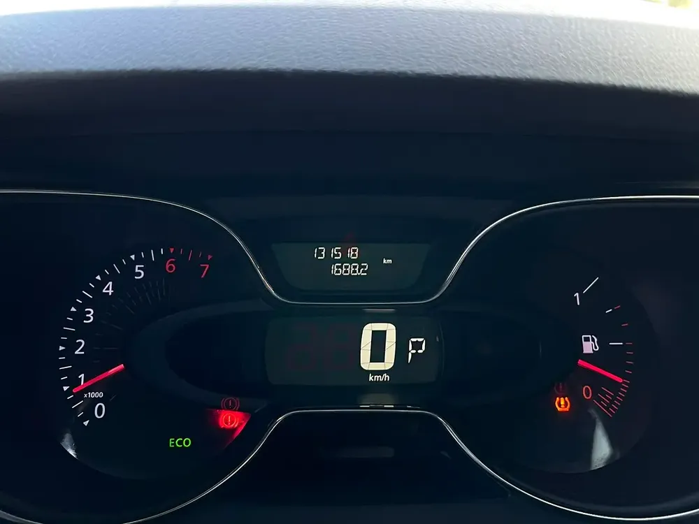Renault Captur GCC 1.6L 2017 Full Option, Two Original Keys - Image 12