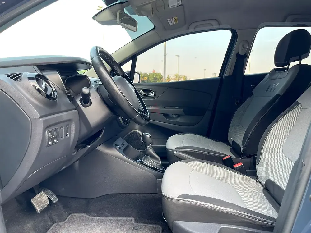 Renault Captur GCC 1.6L 2017 Full Option, Two Original Keys - Image 13