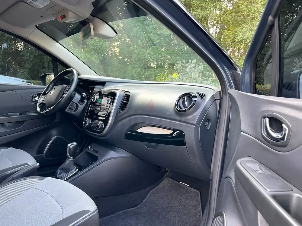 Renault Captur GCC 1.6L 2017 Full Option, Two Original Keys - Image 7