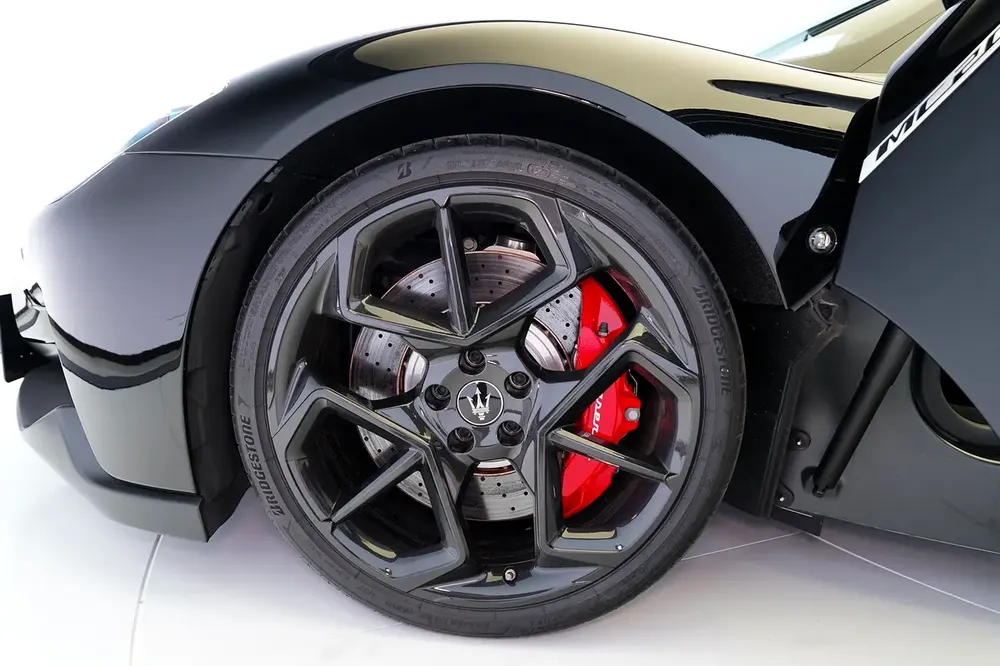 MC20 CIELO | ALCANTARA SEAT | CARBON INTERIOR | WARRANT AVAILABLE - Image 10