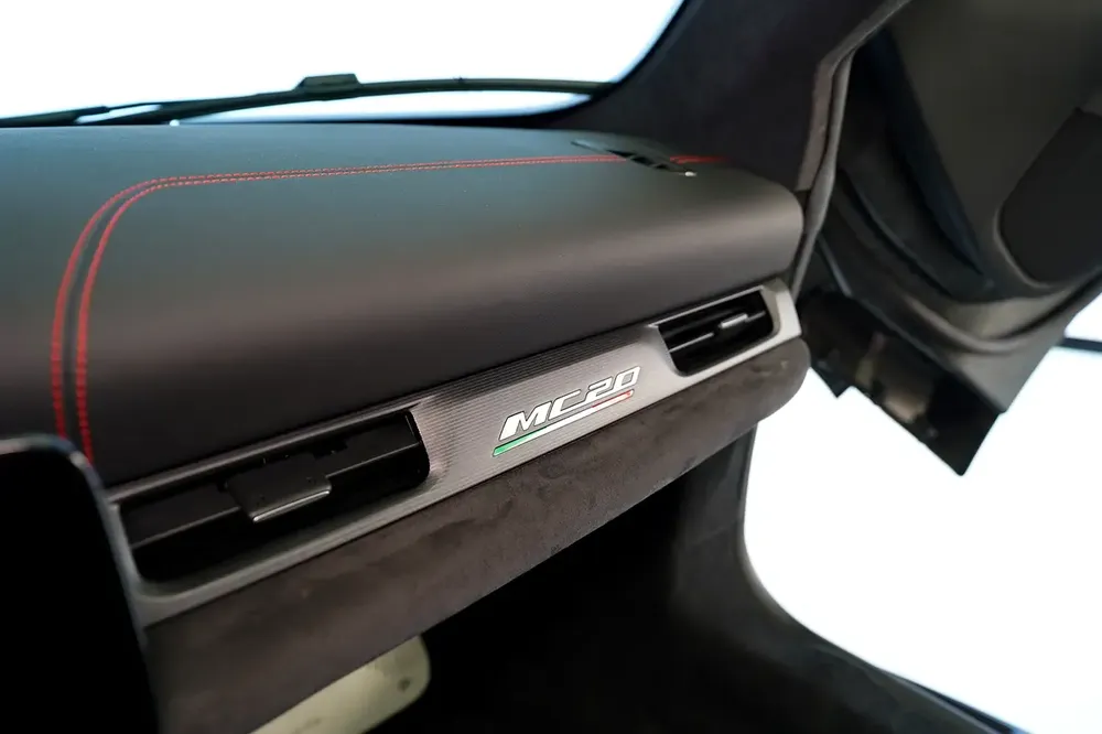 MC20 CIELO | ALCANTARA SEAT | CARBON INTERIOR | WARRANT AVAILABLE - Image 12