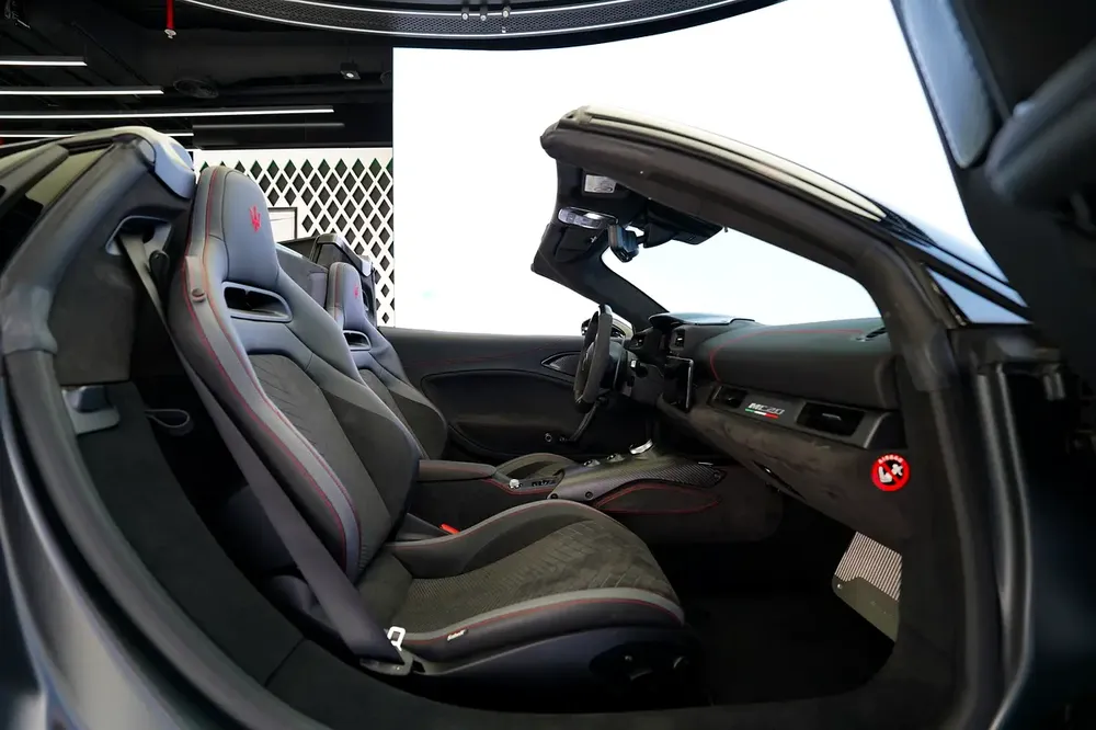 MC20 CIELO | ALCANTARA SEAT | CARBON INTERIOR | WARRANT AVAILABLE - Image 15