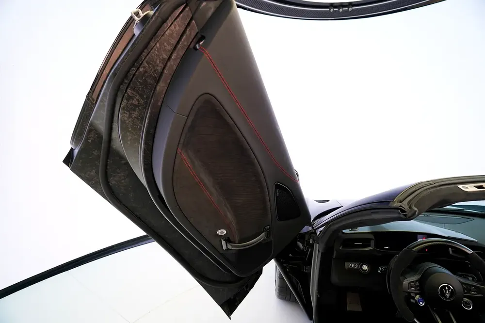 MC20 CIELO | ALCANTARA SEAT | CARBON INTERIOR | WARRANT AVAILABLE - Image 7