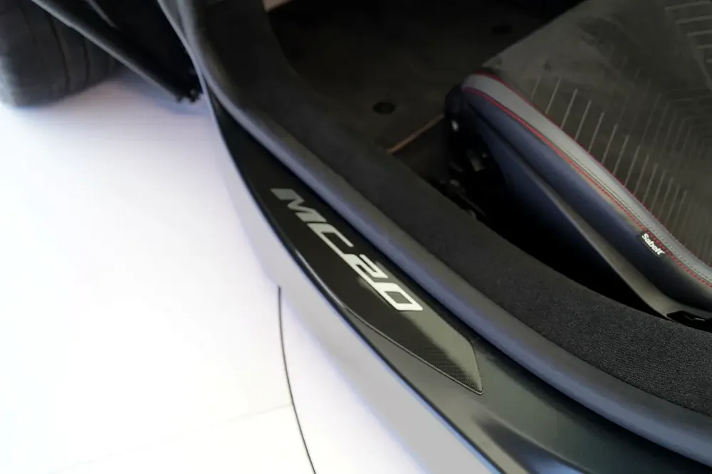 MC20 CIELO | ALCANTARA SEAT | CARBON INTERIOR | WARRANT AVAILABLE - Image 9